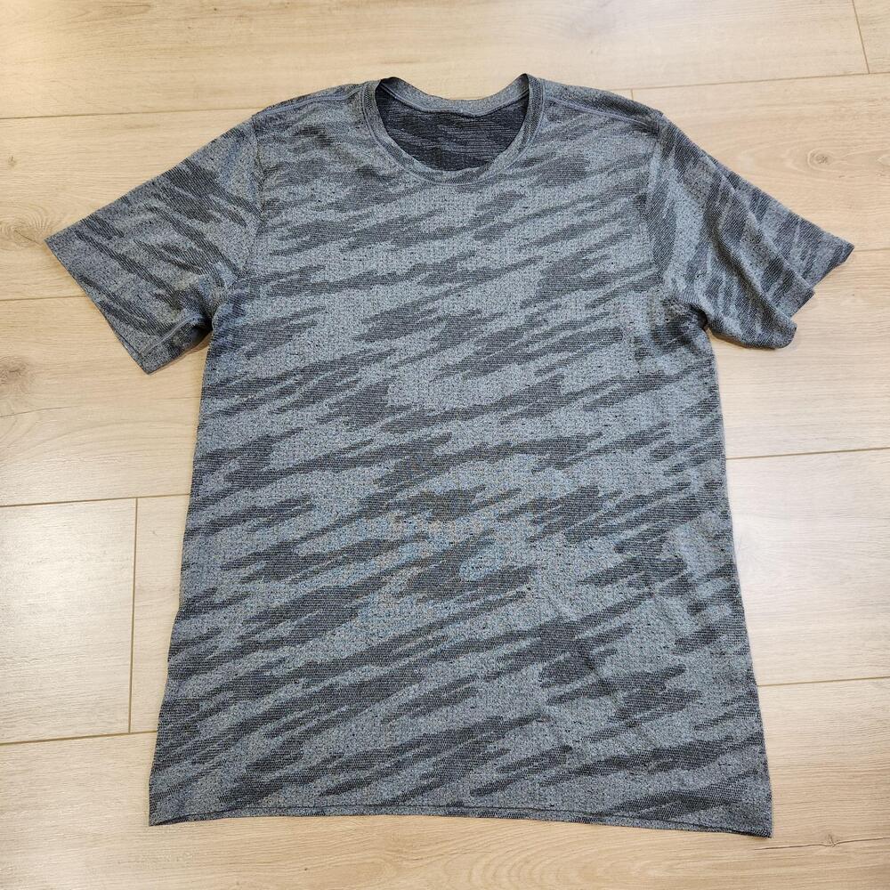Lululemon Metal Vent Breathe Shirt Mens Small Gray Camo Athletic Running
